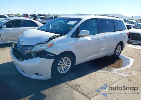 2015 Toyota Sienna Xle 8 Passenger z USA, uszkodzony, nr VIN 5TDYK3DC1FS674926